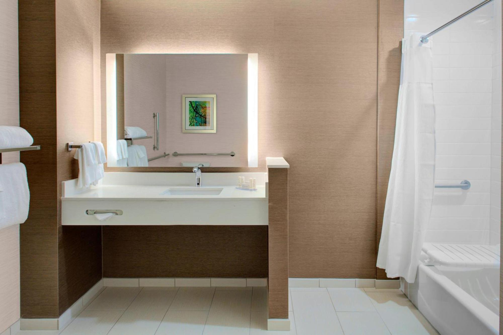 Fairfield Inn & Suites By Marriott Bakersfield North/Airport Екстериор снимка